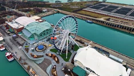 Flying-around-the-Centennial-Wheel-at-Navy-Pier,-in-cloudy-Chicago---Aerial-view