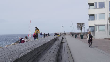 People-Enjoying-View-During-Summer-Over-Boardwalk-In-Malmo,-Sweden