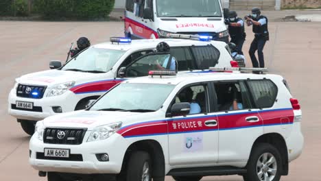 Oficiales-De-Policía-Realizan-Un-Simulacro-Antiterrorista-Durante-Una-Jornada-De-Puertas-Abiertas-Para-Celebrar-El-Día-De-La-Educación-En-Seguridad-Nacional-En-La-Escuela-De-Policía-De-Hong-Kong-En-Hong-Kong,-China.