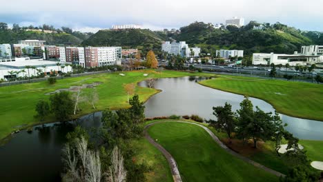 Vista-Aérea-De-La-Inundación-Del-Campo-De-Golf-En-San-Diego.