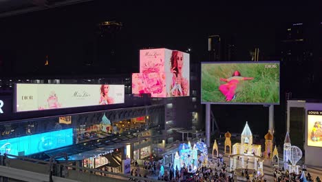 Siam-Center-and-Siam-Paragon-Advertisement-Digital-Screens-at-Night,-Bangkok,-Thailand