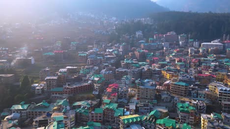 Aerial-view-Citi-of-Manali-Landscape,-Himachal-Pradesh,-India