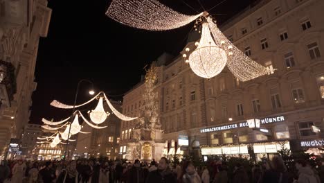 Christmas-lights-during-Advent-at-the-crowded-Graben-Shopping-Street,-Vienna,-Austria---December-16,-2023