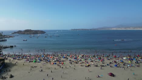 Papudo-Strand,-Wo-Chilenen-Im-Sommer-Urlaub-Machen