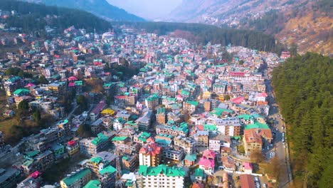 Aerial-view-Citi-of-Manali-Landscape,-Himachal-Pradesh,-India