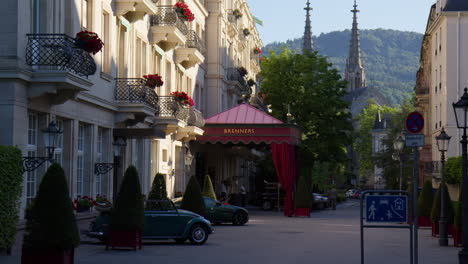 Außenansicht-Von-Brenners-Park-Hotel-Und-Spa,-Einem-Fünf-Sterne-Hotel-In-Baden-Baden,-Deutschland-–-Mittlere-Aufnahme