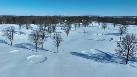 Aerial-view-of-a-golf-course-covered-in-snow