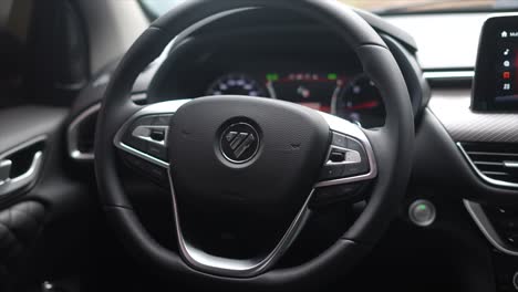 FOTON-4WD-steering-wheel,-modern-car