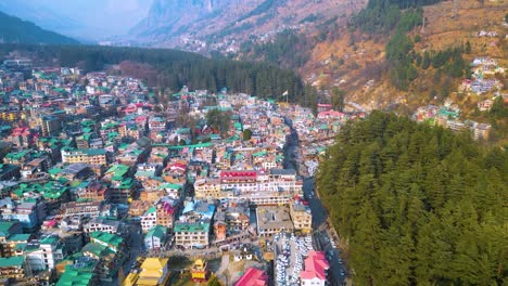 Aerial-view-Citi-of-Manali-Landscape,-Himachal-Pradesh,-India