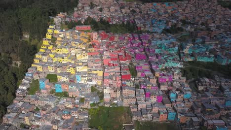 Panoramaaufnahme-Der-Stadt-Bogotá-Mit-Vielen-Gebäuden-Im-Norden-Der-Stadt,-Farbigen-Gebäuden-Von-Bogotá-Und-Ihren-Terrassen