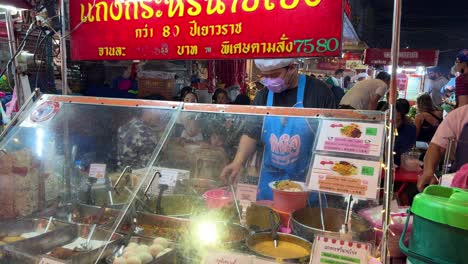 Bangkok-nightlife-street-food-in-Chinatown-at-night-street-food-restaurant-chef