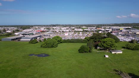 Vistas-Aéreas-De-Derecha-A-Izquierda-Sobre-La-Zona-Industrial-Y-El-Espacio-Verde-En-Brendale.