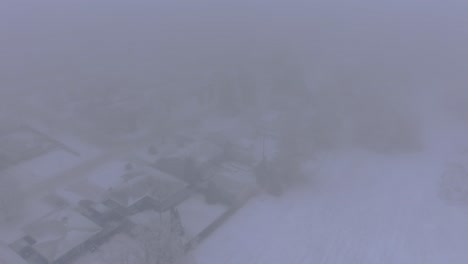 Día-De-Niebla-En-Un-Pequeño-Pueblo