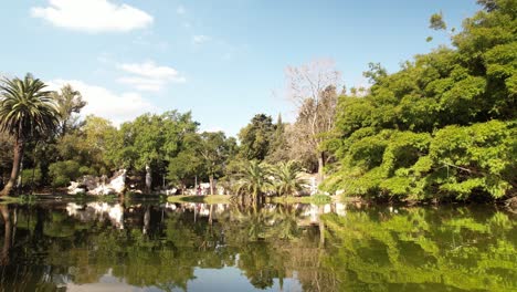 Flyover-Lake-Water-of-Paseo-del-Bosque,-La-Plata,-Argentina