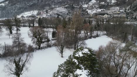 Walensee-Suiza-Casas-En-La-Base-De-La-Montaña-De-Los-Alpes-De-Esquí