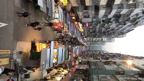 Toma-Vertical-Del-Mercado-Callejero-De-Fa-Yuen-En-Hong-Kong.