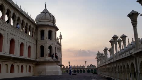Bögen-Auf-Dem-Dach-Des-Bara-Imambara-In-Lucknow