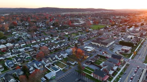 Houses-in-Hershey,-Pennsylvania-town-during-autumn-sunset