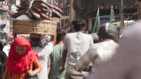 Muslims-walking-in-bustling-Indian-neighbourhood-of-Mohammed-Ali-Road