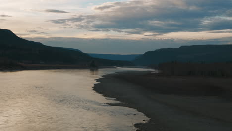 Majestät-Des-Fraser-River:-Eine-Drohnenreise-Durch-Das-Cariboo