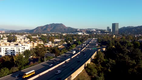 Drone-shot-of-Route-101-in-Studio-City,-California
