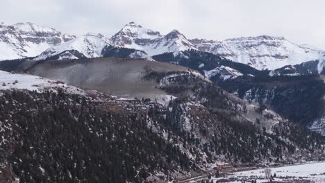 High-mountain-peaks-of-Colorado-Rocky-Mountains-during-winter