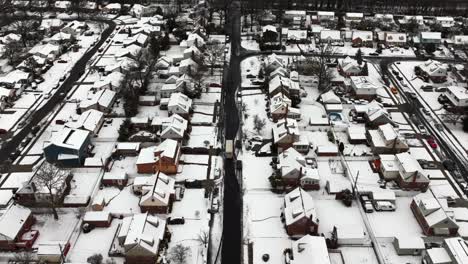 Una-Vista-Aérea-De-Un-Barrio-Suburbano-Después-De-Una-Tormenta-De-Nieve