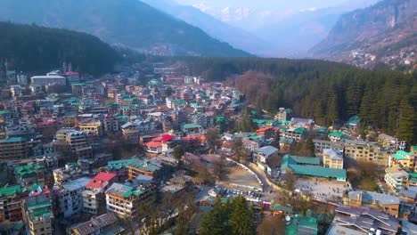 Aerial-view-Citi-of-Manali-Landscape,-Himachal-Pradesh,-India