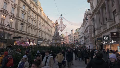 Christmas-lights-and-christmas-tree-fair-during-Advent-at-the-crowded-Graben-Shopping-Street,-Vienna,-Austria---December-16,-2023