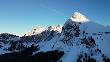 Fronalpstock-Schweiz-Glarus-Schweizer-Alpen-Blauer-Himmel-Bergkette-Rückflug