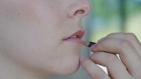 Applying-Lip-Liner-for-Wedding-Makeup-Prep---close-up