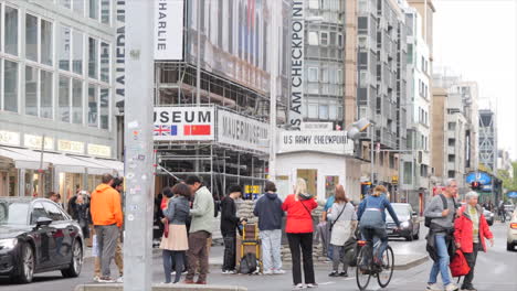 Tourists-Taking-Photos-Of-Checkpoint-Charlie,-Popular-Berlin-Wall-Crossing-Point-In-Berlin,-Germany