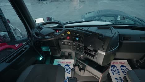 Modern-Trucking:-Inside-View-of-a-Volvo-Semi's-Driver-Station