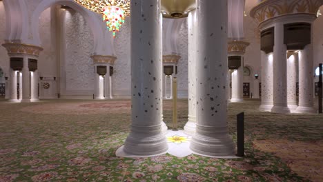 Sheikh-Zayed-Grand-Mosque-panning-interior---no-people