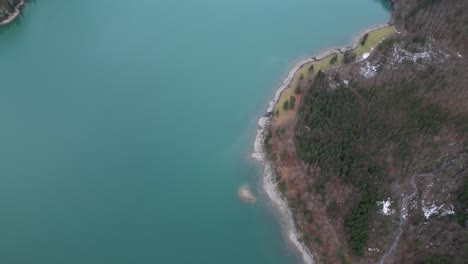 Klöntalersee-Switzerland-Glarus-overhead-view-of-amazing-colourful-lake