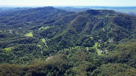 Lush-Green-Forest-And-Mountains-Of-Currumbin-Valley-In-Gold-Coast,-Queensland,-Australia---Aerial-Drone-Shot