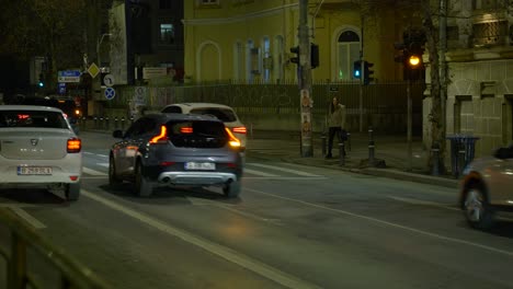 Coche-Pasando-El-Semáforo-En-Rojo