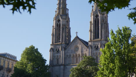 Die-Evangelische-Kirche-Im-Herzen-Von-Baden-Baden,-Deutschland---Nahaufnahme