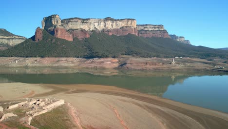 Sau-swamp-dike-in-Catalonia,-Spain,-intense-drought-in-2024-Landscapes-of-Catalonia,-Spain,-impressive-nature