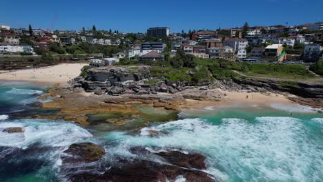 Playa-Tamarama-De-Sydney-En-Australia-Durante-El-Día---Disparo-De-Drones