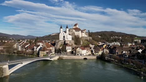 Aarburg-Aargau-Suiza-Majestuoso-Castillo-Sobre-El-Bonito-Río