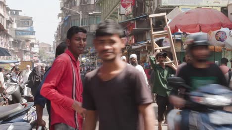 Indian-Muslims-thronging-a-bustling-Mumbai-neighbourhood-of-Mohammed-Ali-Road