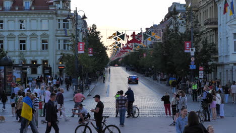 Crowd-starting-to-gather-in-Gediminas-avenue-main-street-government-district