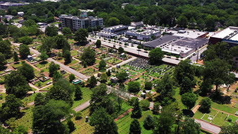 Vista-De-ángulo-Alto-Del-Cementerio-De-La-Ciudad.