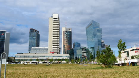 Der-Moderne-Wolkenkratzer-Europa-Tower-In-Vilnius-Im-Stadtzentrum-Von-Litauen