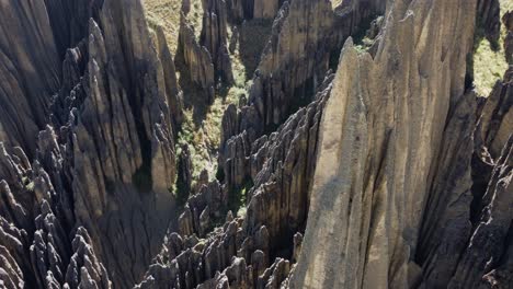 Tall-jagged-rock-blades,-eroded-sedimentary-formations,-La-Paz-Bolivia