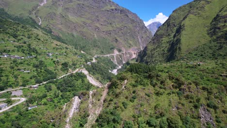 Garganta-De-Kali-Gandaki,-Sobre-El-Río-Kali-Gandaki-Hacia-Las-Cataratas-Rupse-En-El-Centro-De-Nepal---Paralaje-Aéreo