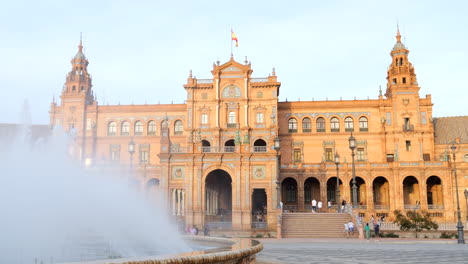 Brunnen-In-Der-Mitte-Der-Plaza-De-España-In-Sevilla,-Spanien