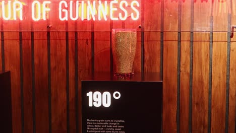 Ausstellung-über-Die-Kristallisation-Von-Gerste-Bei-190°-Im-Guinness-Storehouse