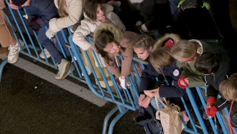 Spanish-families-and-spectators-gather-to-celebrate-the-Three-Wise-Men,-also-known-as-the-Three-Kings-Parade